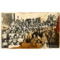 Foto di gruppo nella scuola del Campo Profughi di Lucca, 1949